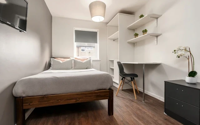 Flat 2, 28 Church Street 1