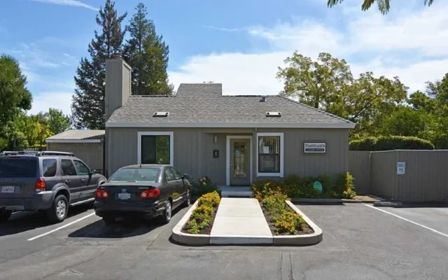 Eastlake Apartments & Townhomes 4