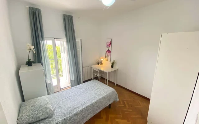 Calle de Guillermo Pingarron 1 / Private Room (H5) 2