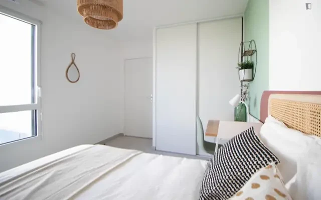 Warm bedroom of 12 m² to rent in Villeurbanne - LYO33 2