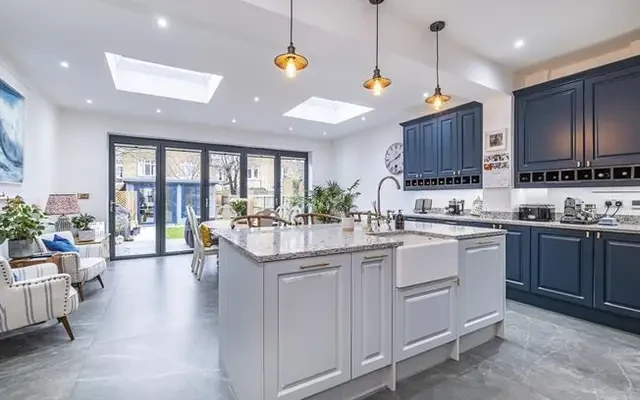 Chatsworth Avenue, London, SW20 8JZ 3