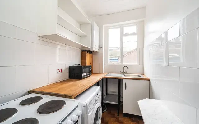 Mornington Crescent, Mornington Crescent, NW1 1