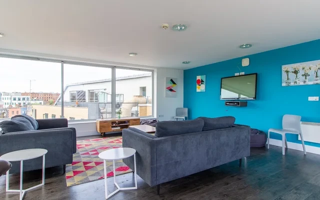 Lit Hawley Crescent 4