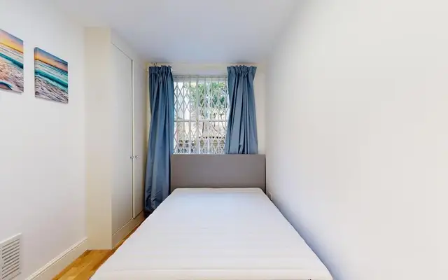 Ifield Road 13534# 2