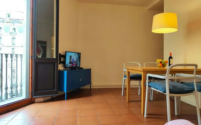 RL Spacious 2-Bed Apt on La Rambla. Wifi &Central 2