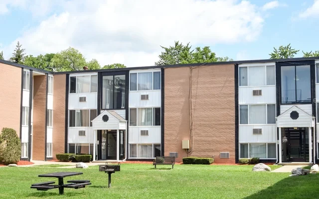 Medical Center Court Apartments - chỗ ở sinh viên tại Ann Arbor