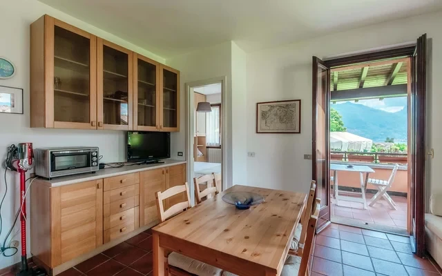 POGGIO FIORITO - Appartamento vista lago con parcheggio a Menaggio 4