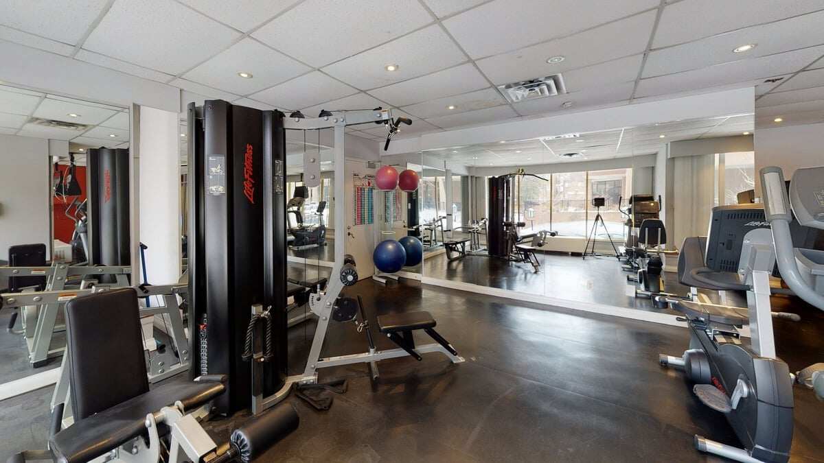 Sky Residence - Walmer Road & St. Clair Avenue West 3