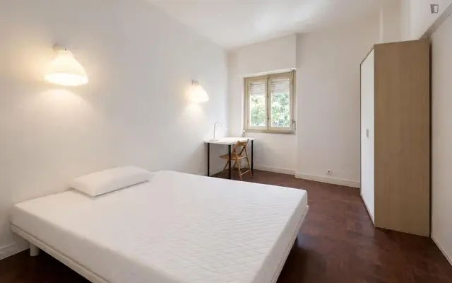 Alluring double bedroom not far from Instituto Superior de Agronomia - 리스본 학생 숙소 - Double bedroom
