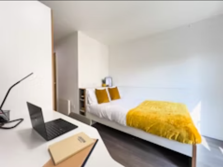 Ensuite Bronze - Courtyard