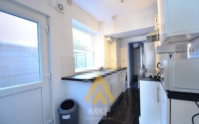 Entire Place·4B1B···54 Westminster Road 3
