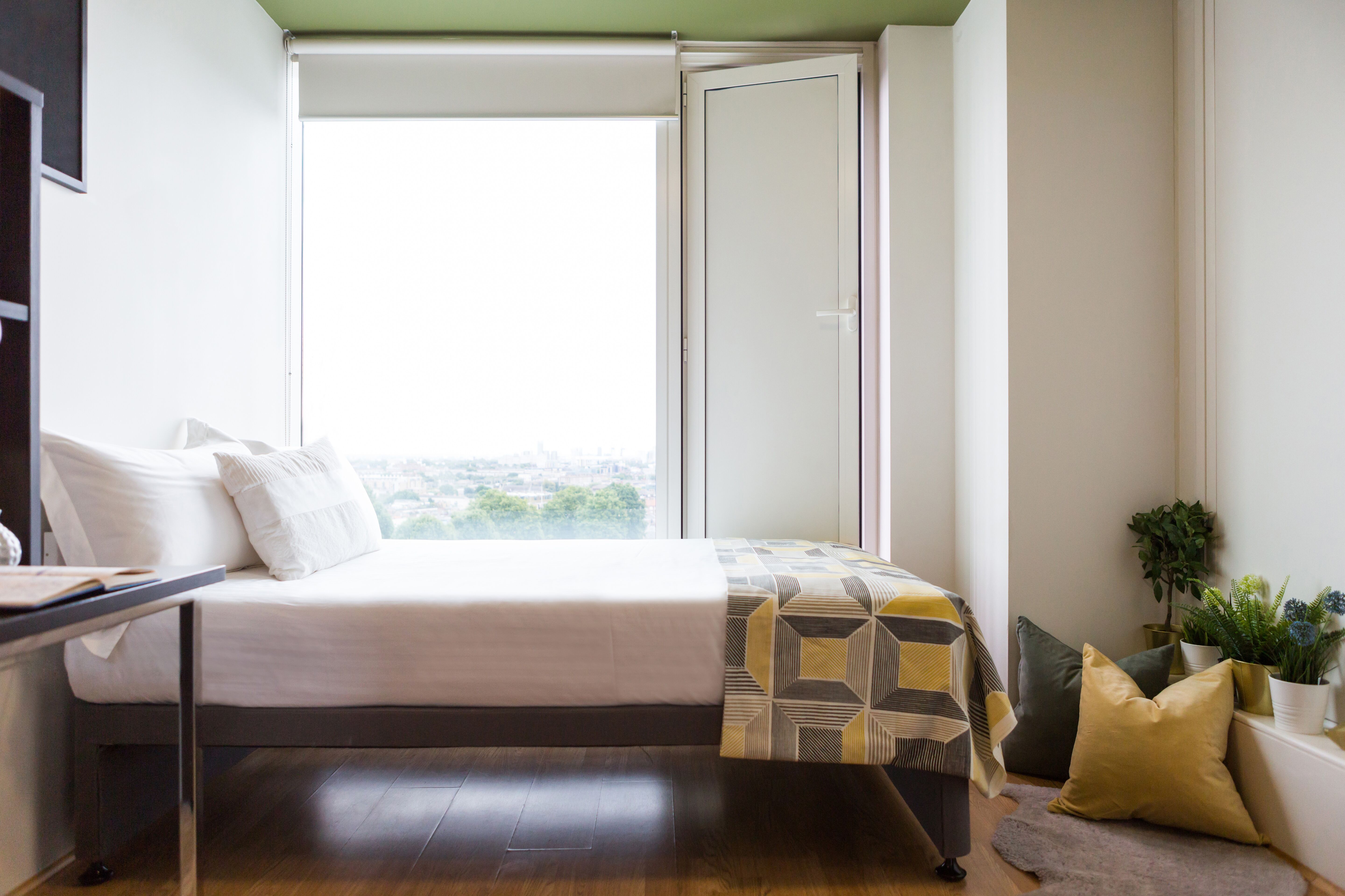 ROOM ROOM