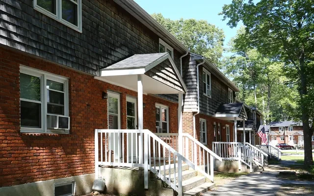 Willington Oaks Apartments 0