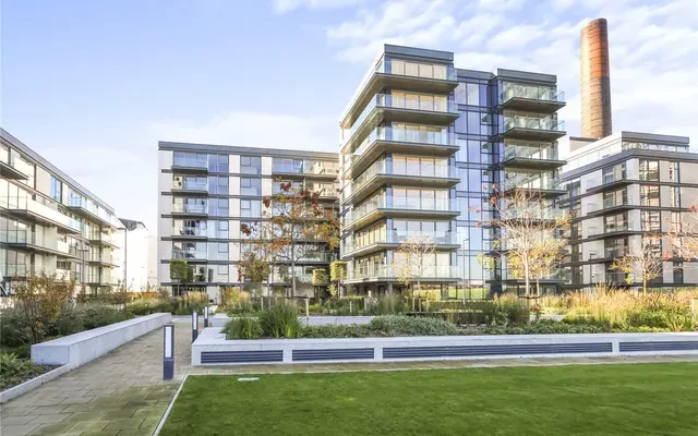 Waterfront Drive London SW10 1