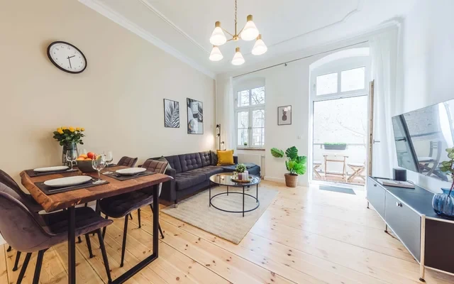 Sonnige neu renovierte Wohnung in bester Berliner Lage! 1