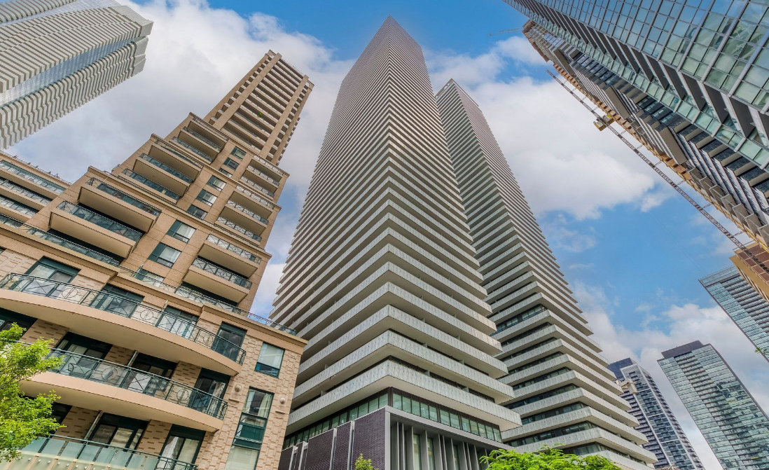 42 Charles St E 1403