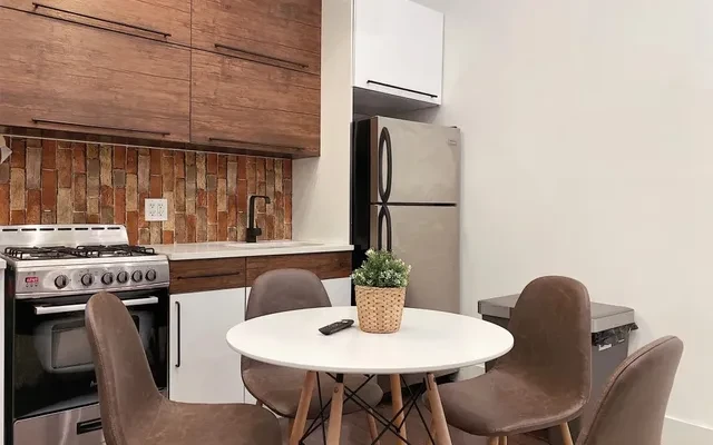 1225 Hancock Street, Brooklyn 4