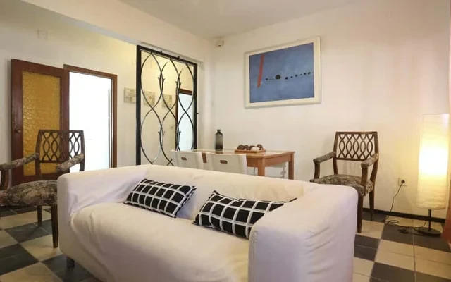 Avenida Oporto, 102 1