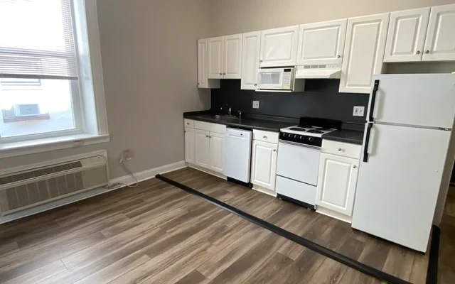 CA - 4113 Walnut Street 3