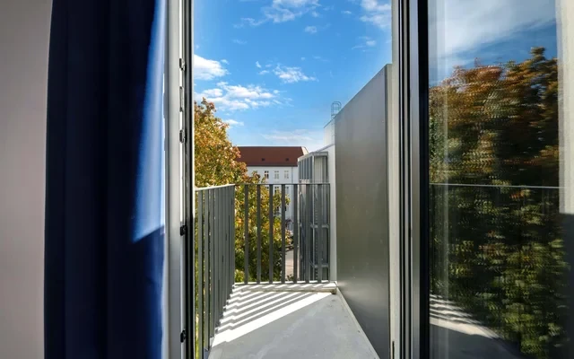 Fully furnished private room in a 5 people shared mixed apartment 1