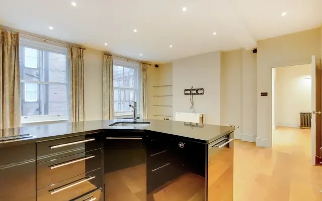 Lawrence Mansions, Lordship Place, SW3 4