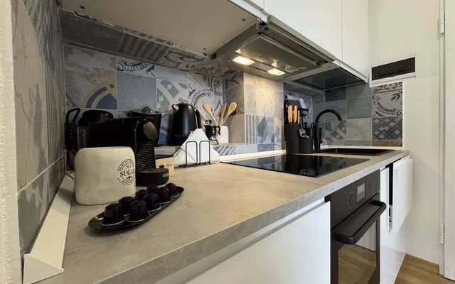 HI - 15 Como Apartment 1