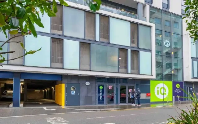 iQ Sterling Court 1