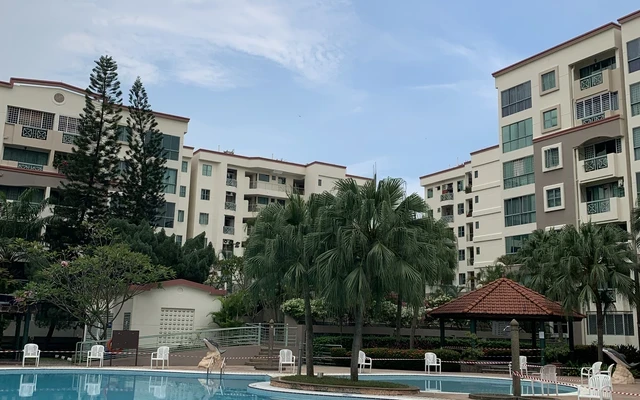 West Bay Condominium - Cosuites A - F 1