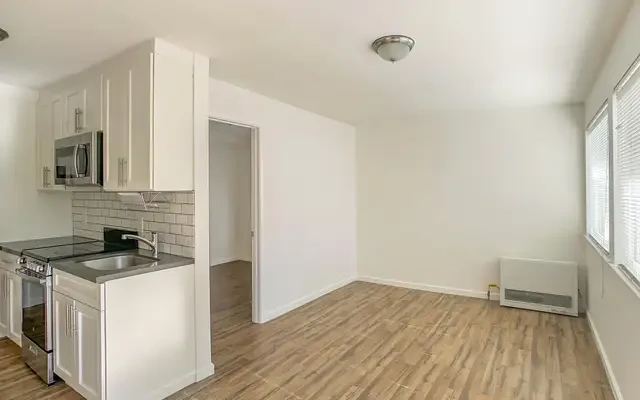 2521 Regent Street 3