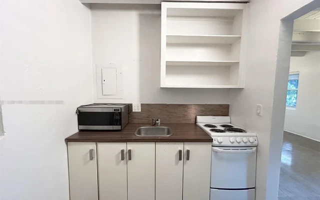 757ne85St 1