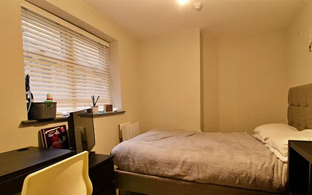 Shared Place·6B2B···Flat 2, Phoenix Nights, 12, Phoenix Street 0