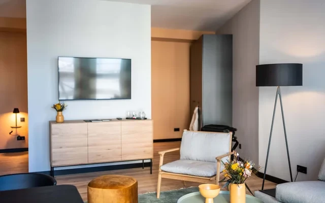Black F Tower - Junior Suite Black L 2