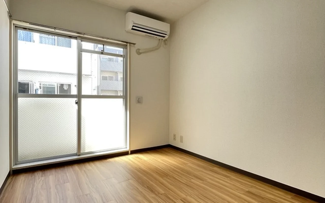 sun white isogo undefined
