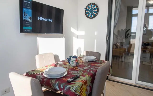 COZY APARTMENT (up to 4) with LIVING AREA, DOUBLE BEDROOM, lovely balcony, 15 min to ROME-DOWNTOWN #R10 2