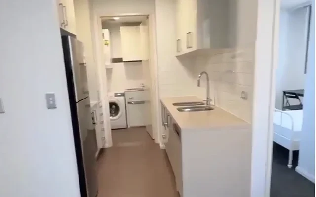 2 Crystal Waterloo 0