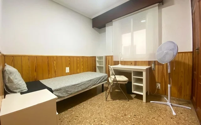 Avinguda de la Constitucio Valencia 46009 Spain 4