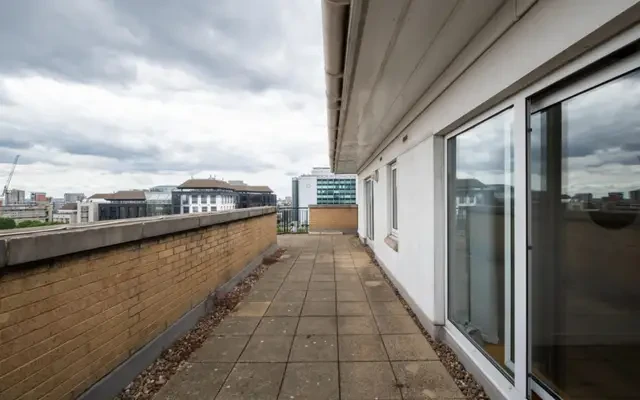 apartment in Canary Wharf 0