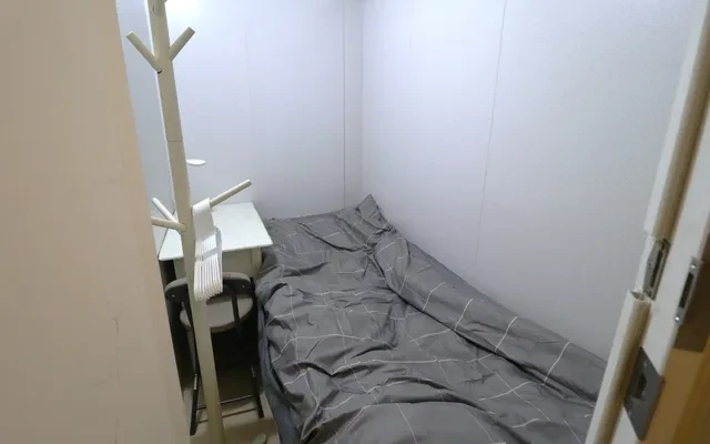 Crest Plaza standing stone 2