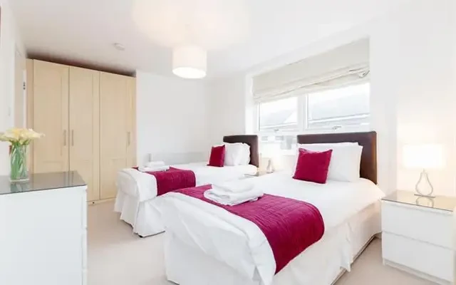 Kew Bridge Court, London, W4 3AF 1