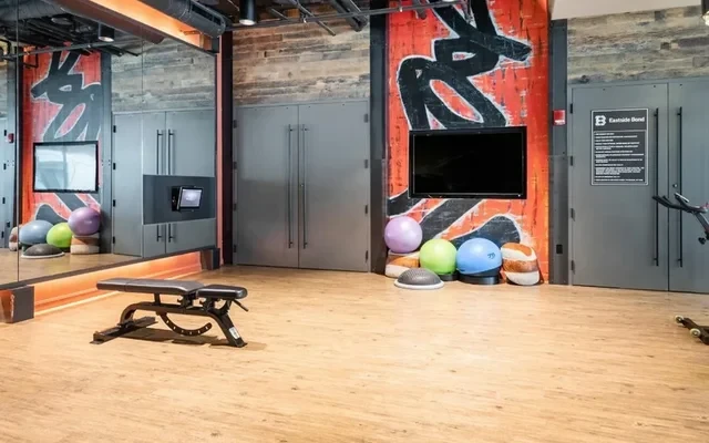 Eastside Bond Apartments 4