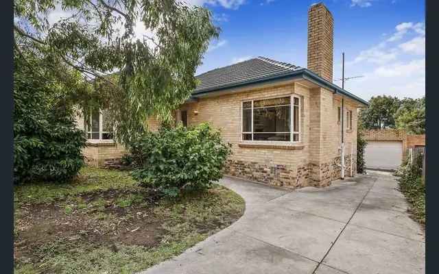 8 Watson Avenue, Mont Albert North 0