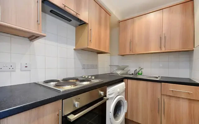 Warren Court, Fitzrovia, NW1 0
