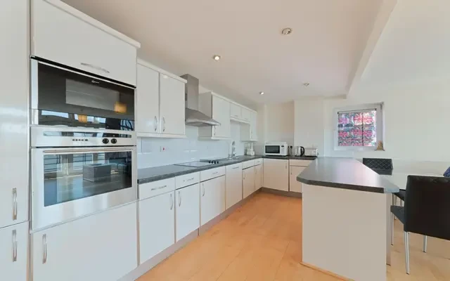 Langbourne Place, London, E14 3WN 1