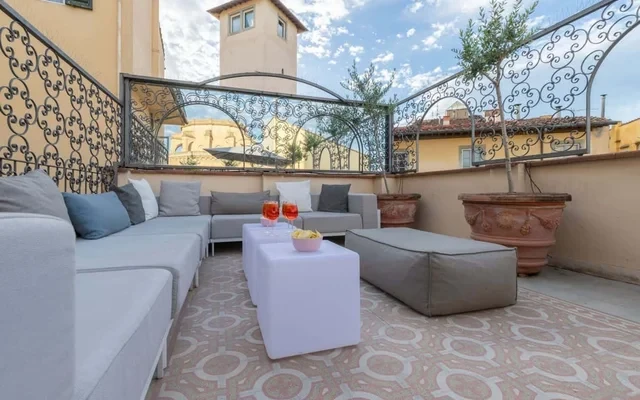 Suite with Terrace in Florence 1