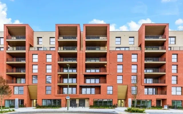 LH-Thonrey Close 4
