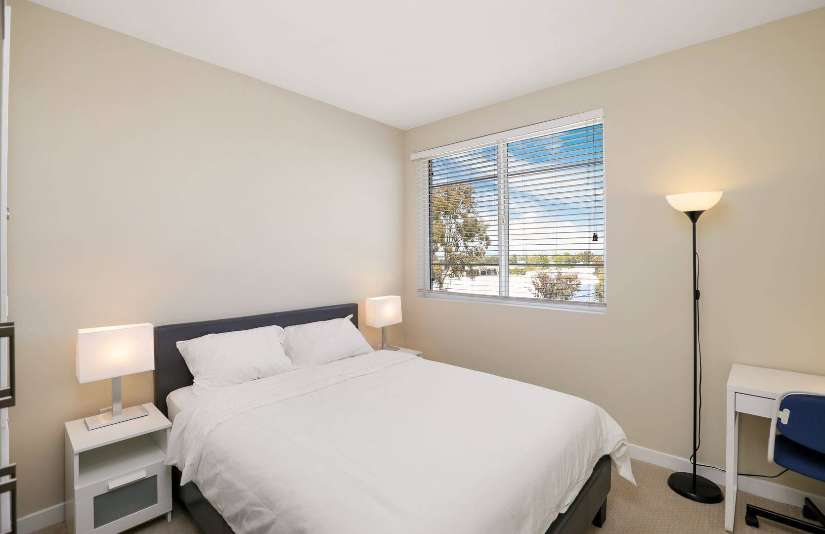 Private Room in 3 bed