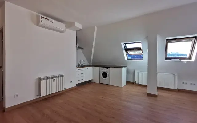 studio near Calle Santa Beatriz de Silva 3