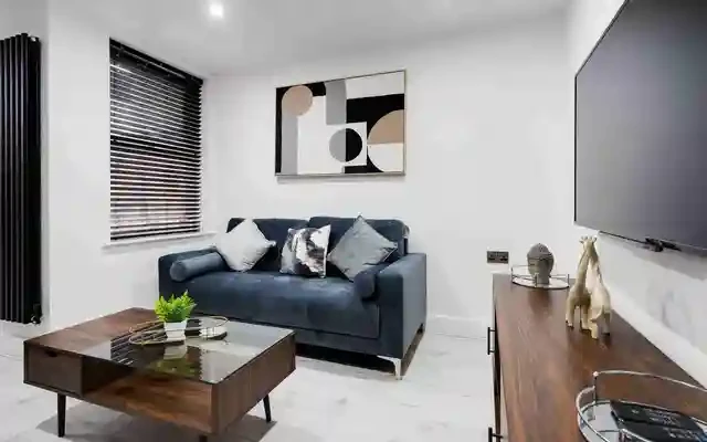 10 Leopold road, L7 0