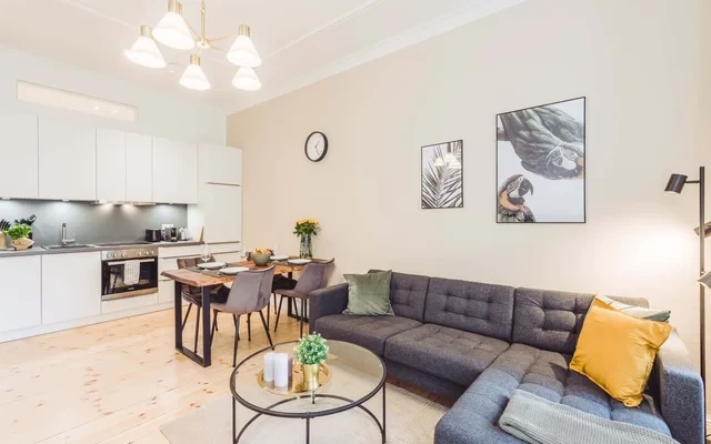 Sonnige neu renovierte Wohnung in bester Berliner Lage! 3
