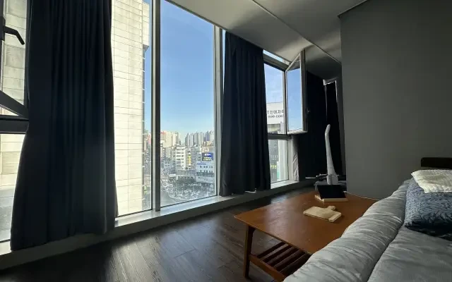 Sinchon Superior Apartment with French Windows 3